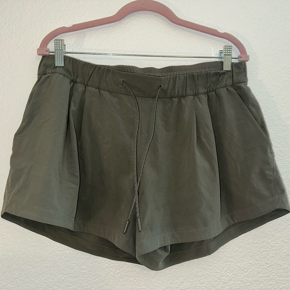 Lululemon Stroll at Sundown Short 3”